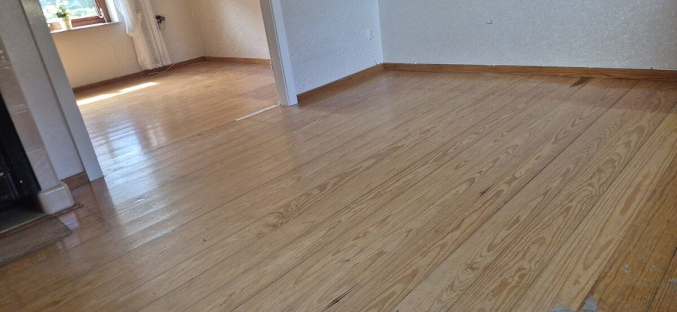 Echtholzdielen Wohn-Esszimmer Doppelhaush�lfte M�nkeberg