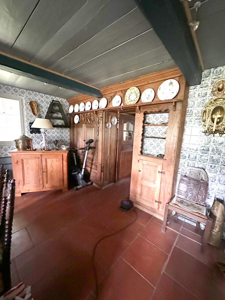 EG Zimmer mit Delfter Kacheln Landhaus Brodersdorf