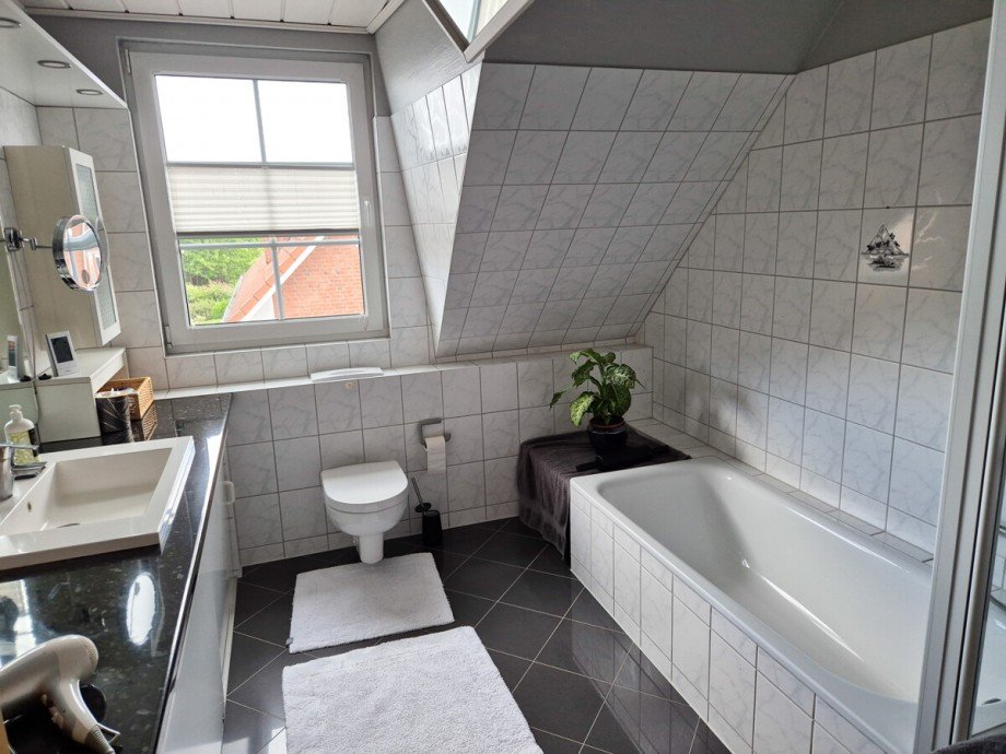 Bad Wanne u. Dusche Reihenendhaus Wendtorf